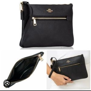 COACH NWT Black Gallery Pouch . Gold color trim 🖤